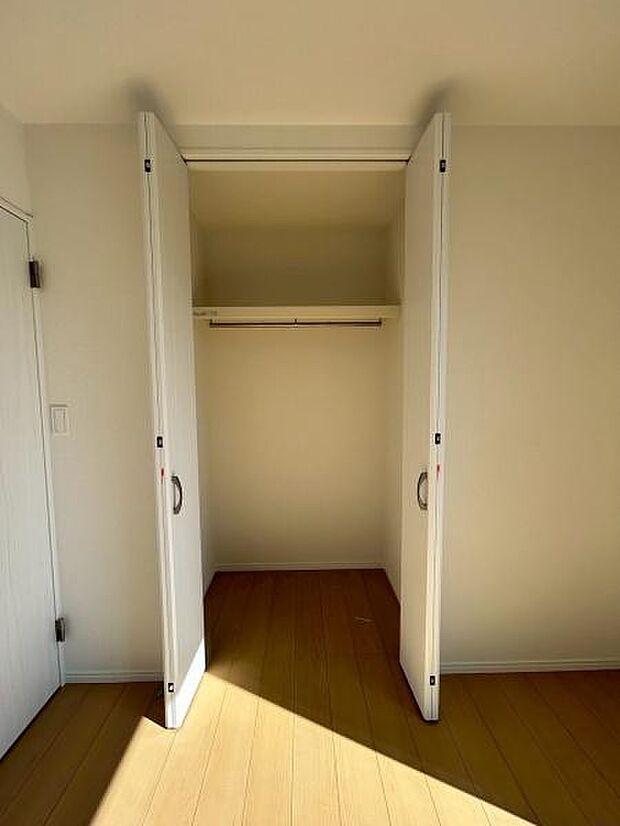 6帖洋室内クローゼット。収納スペースを利用することでお部屋が広く使えます。