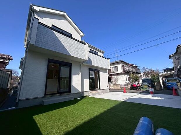 前面道路を含めた現地の様子です。