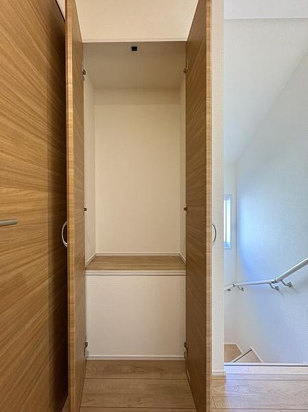 2階廊下の収納。