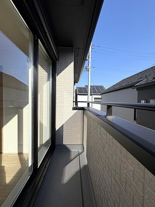 洋室それぞれに設けられたバルコニー。こちらは5.25帖洋室のバルコニー