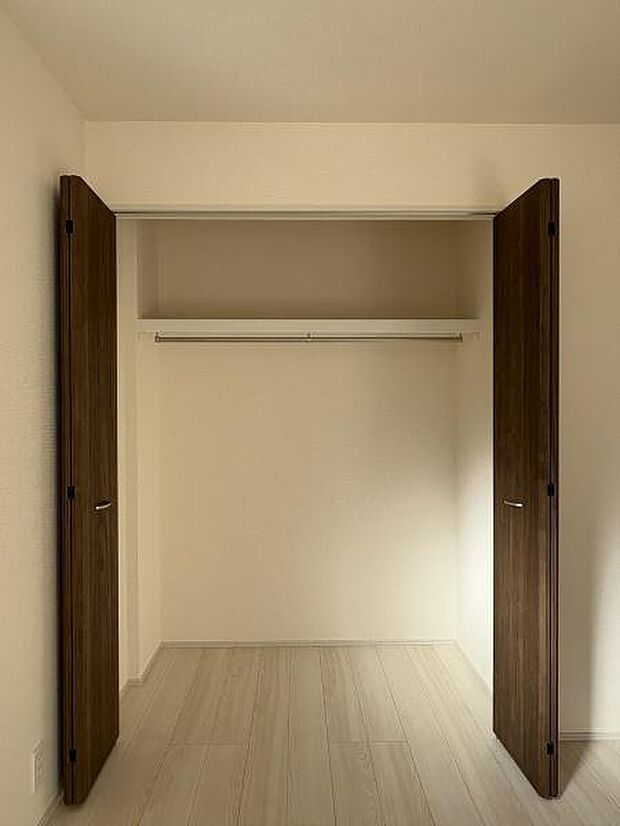 7.5帖洋室内クローゼット。