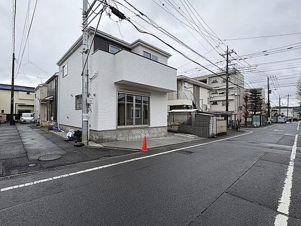 前面道路を含めた現地の様子です。