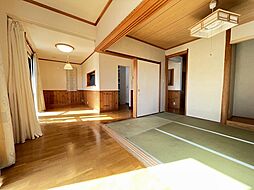 日差しが明るいリビング