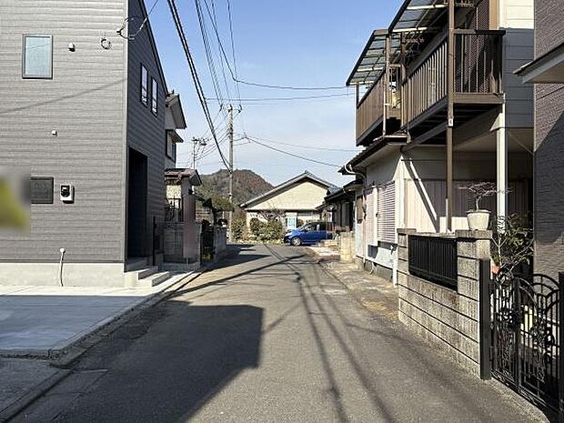 前面道路を含めた現地の様子です。