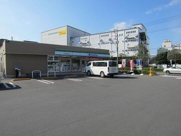 ファミリーマート瑞穂長岡四丁目店まで500m