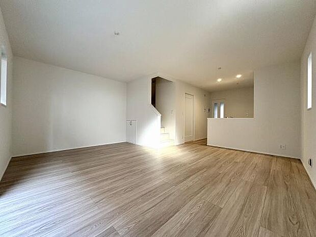 キッチンまで一つにつながる開放感。17.5帖です。