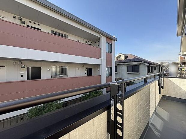 陽当り通風良好のバルコニー。