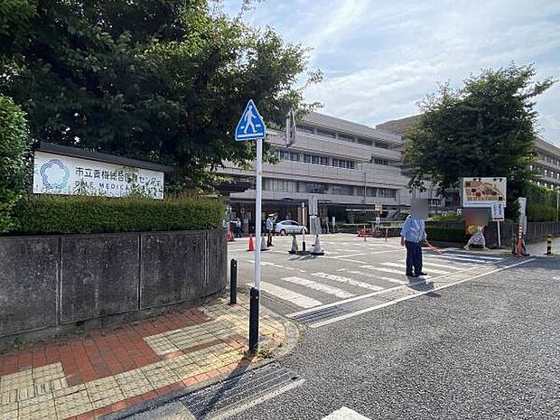 青梅市立青梅総合医療センターまで1164m、西多摩地域をカバーする地域医療支援病院。多彩な診療科があり、症状に応じた医療を展開しています。