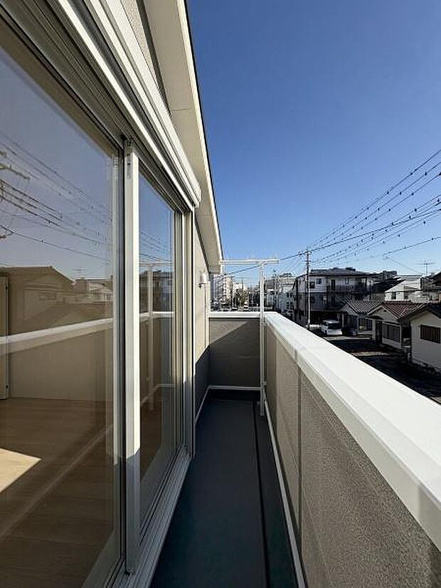 南東向きで陽当り良好です。