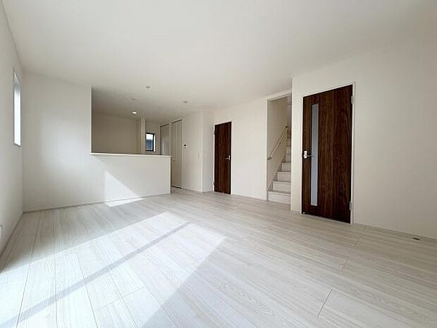 キッチンまで一つにつながる開放感。16.75帖です。