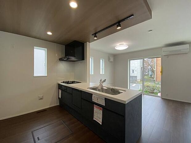 キッチン周辺の様子