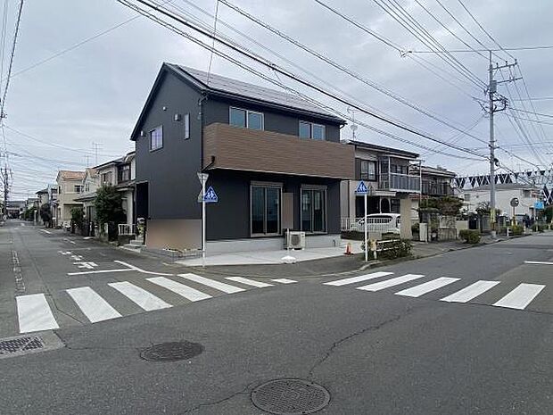 前面道路を含めた現地の様子です。