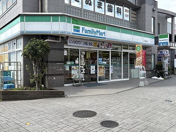 ファミリーマート 秋川駅前店まで607m
