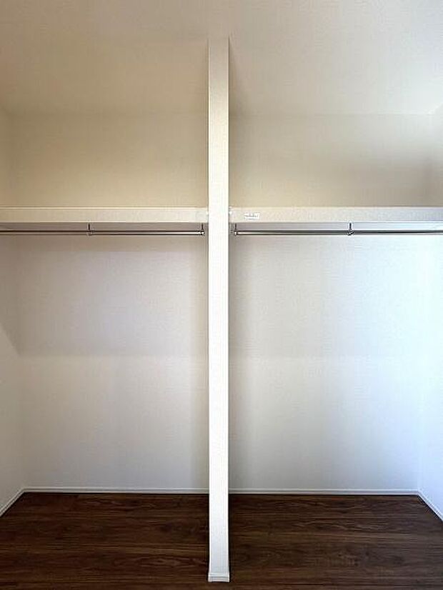 7.5帖洋室内ウォークインクローゼット。たっぷり収納できます。