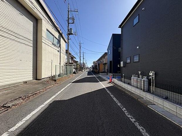 前面道路を含めた現地の様子です。