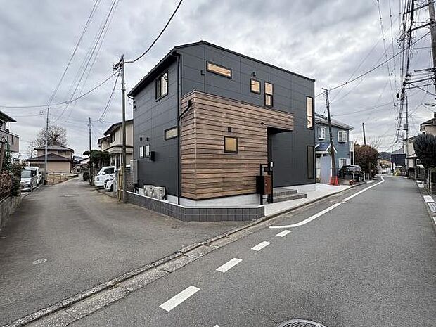 前面道路を含めた現地の様子です。