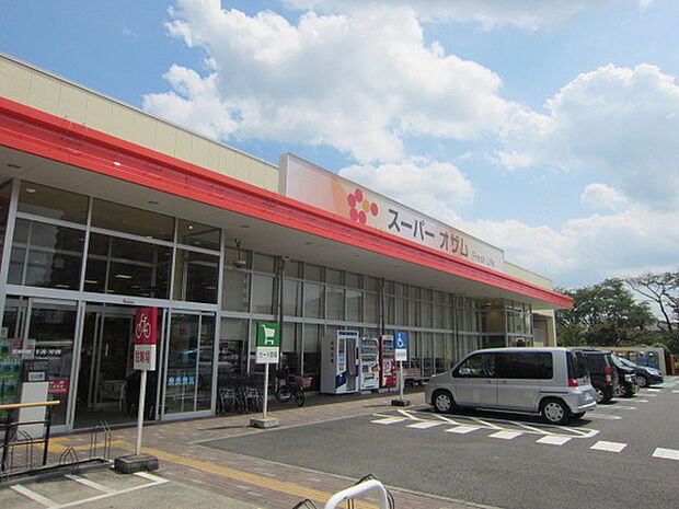 スーパーオザム末広店まで758m