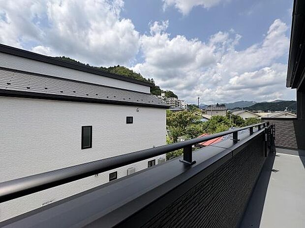 日当たり通風良好のバルコニー。