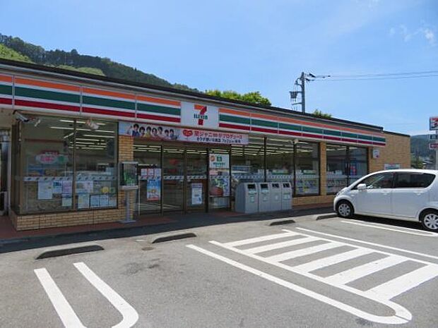 セブンイレブン青梅畑中三丁目店まで708m