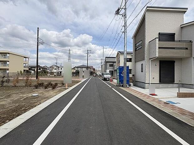 前面道路を含めた現地の様子です。