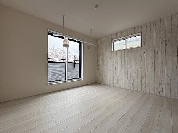 バルコニーに面した主寝室におすすめの7帖洋室。