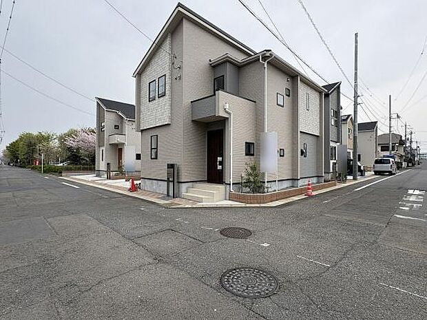 前面道路を含めた現地の様子です。