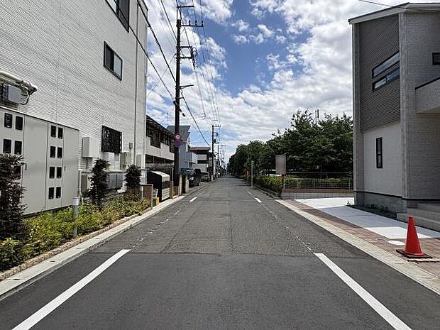 前面道路を含めた現地の様子です。