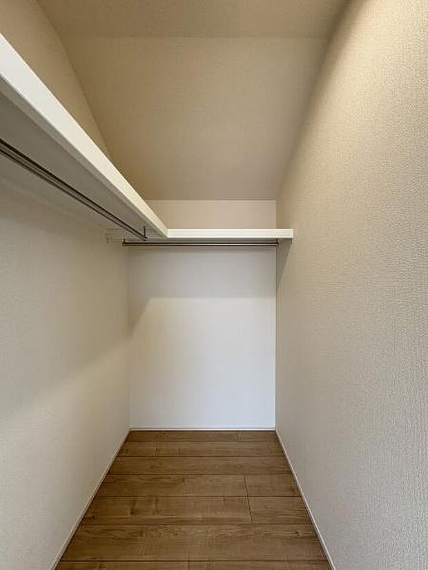 6.21帖洋室内クローゼット。