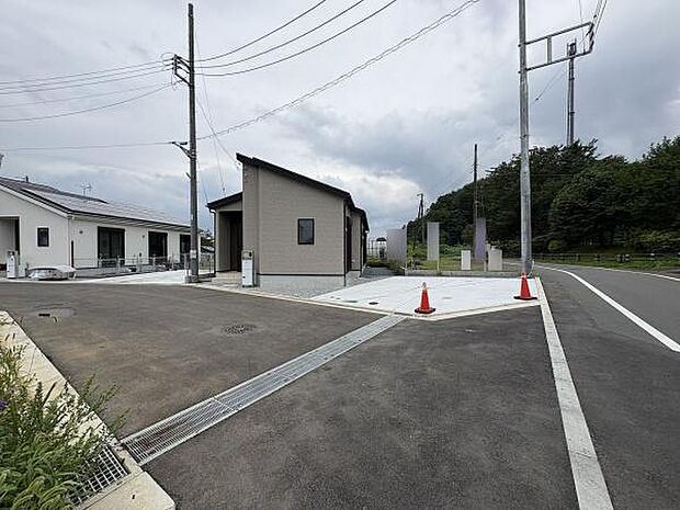 前面道路を含めた現地の様子です。