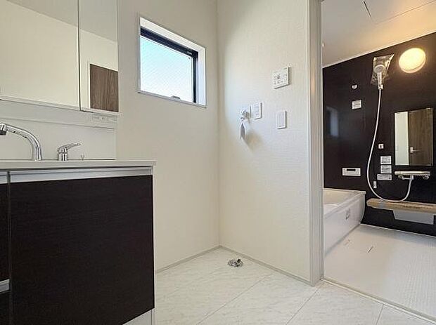 洗濯機スペースもしっかり確保されています。