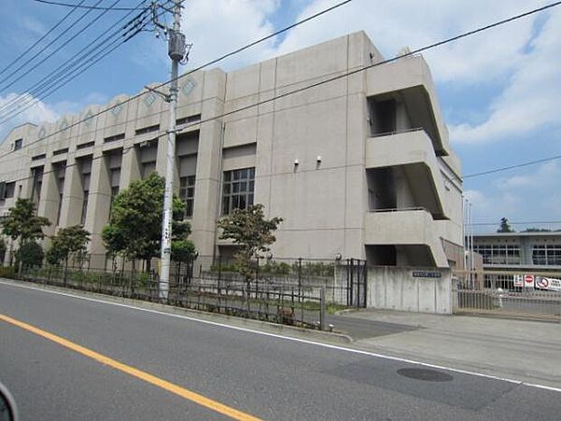 青梅市立第二小学校まで266m