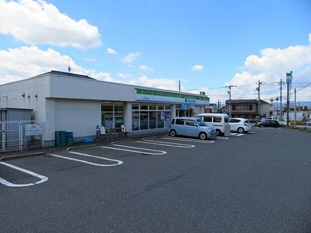 ファミリーマート福生多摩橋通り店まで529m