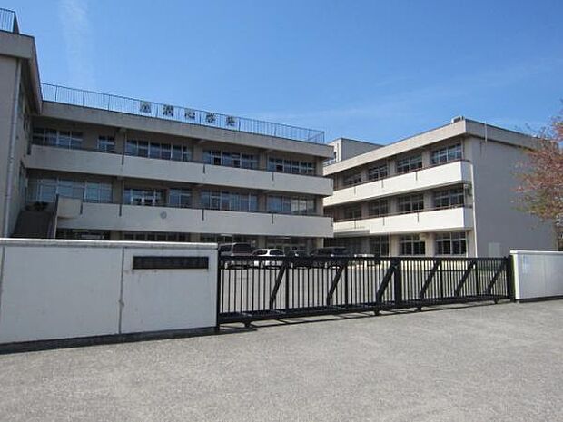 青梅市立泉中学校まで1095m