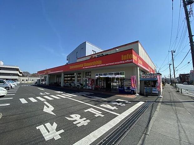スーパーオザム友田店まで857m