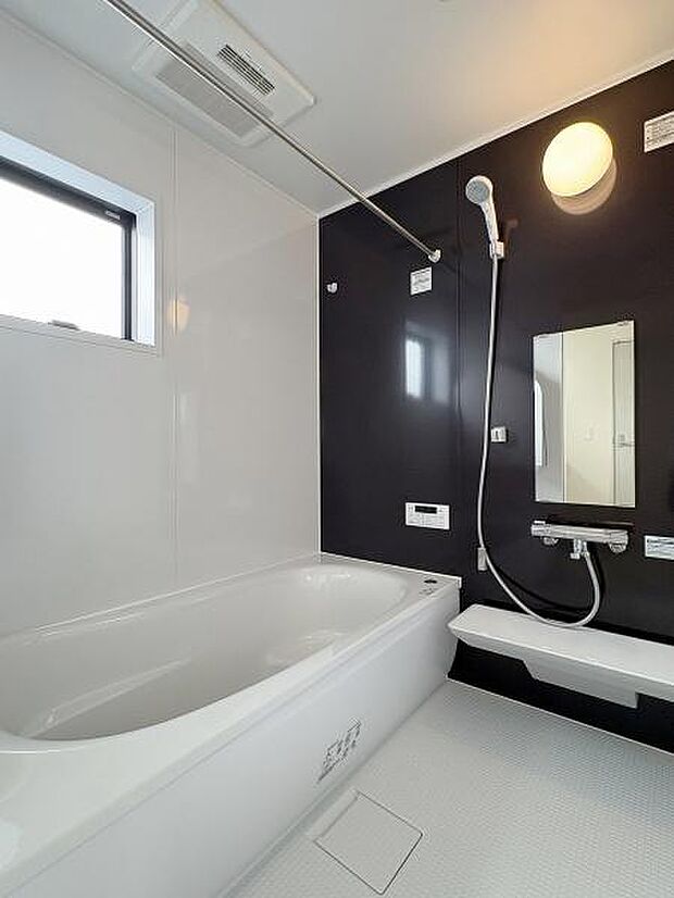 1日の疲れをゆっくりと癒すバスルーム。