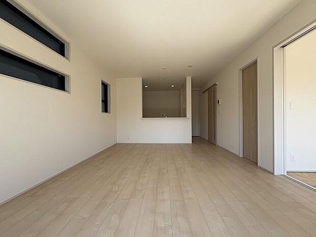 キッチンまで一つにつながる開放感。15.7帖です。