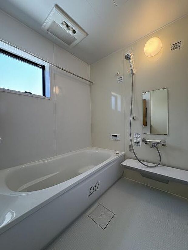 1日の疲れをゆっくりと癒すバスルーム。