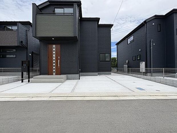 前面道路を含めた現地の様子です。