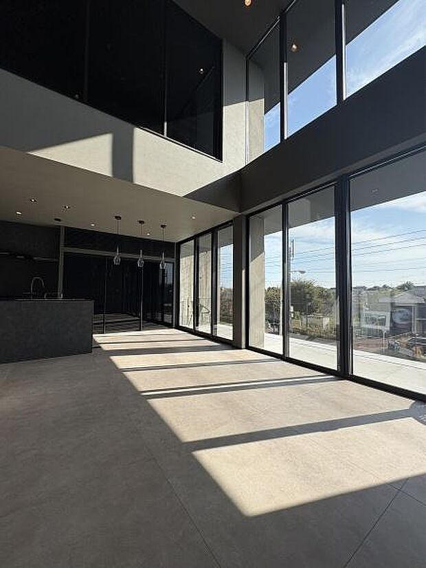 開放感のある南向きのリビング。日当たりも良好です