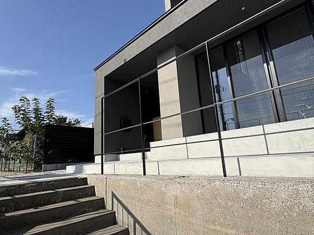 玄関を含めた現地の様子です