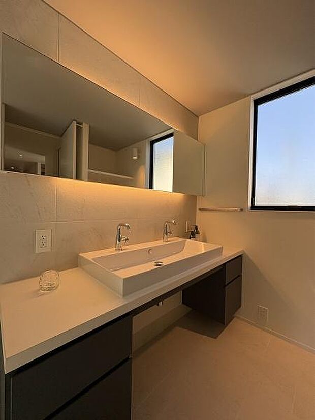 洗面室内の様子です。