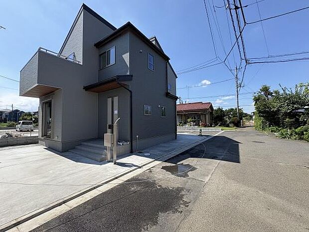 前面道路を含めた現地の様子です。