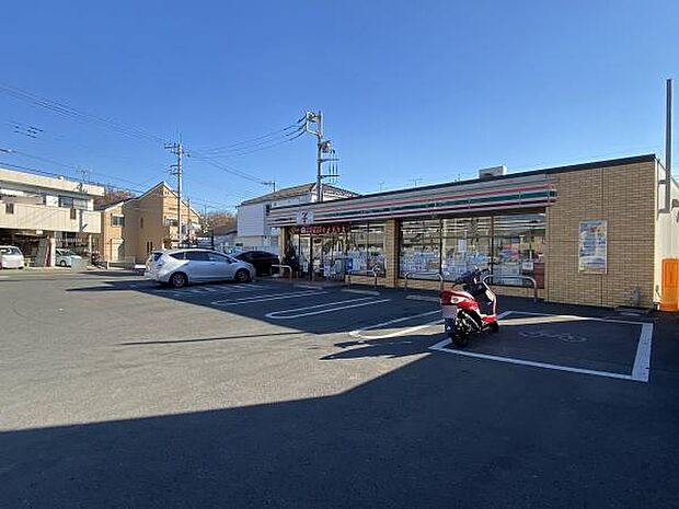 セブンイレブン福生牛浜駅東店まで562m