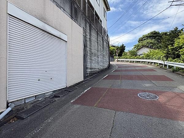 地下にも駐車場がございます