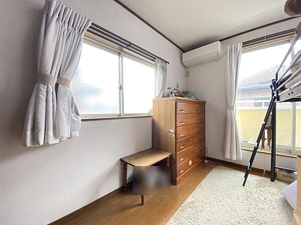 陽当たり良好な室内は、掃除の行き届いた清潔な空間がそのまま保たれています。ゆったりと活用できる嬉しい広さも兼ね備えています。