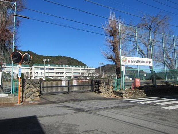 あきる野市立五日市中学校まで2023m