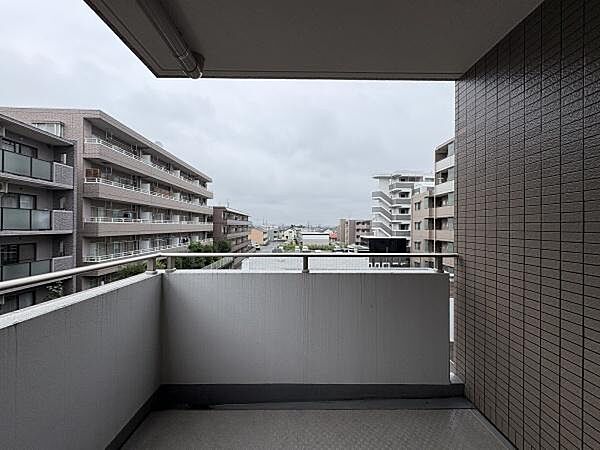 東側のバルコニーの様子。