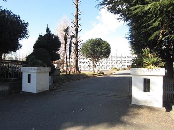 青梅市立第三中学校まで1030m