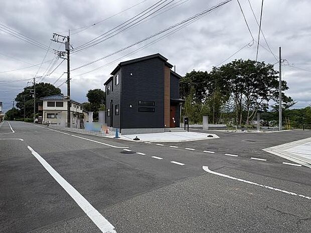 角地の立地なので開放感があります。
