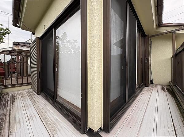 二面バルコニーで陽当り良好です。